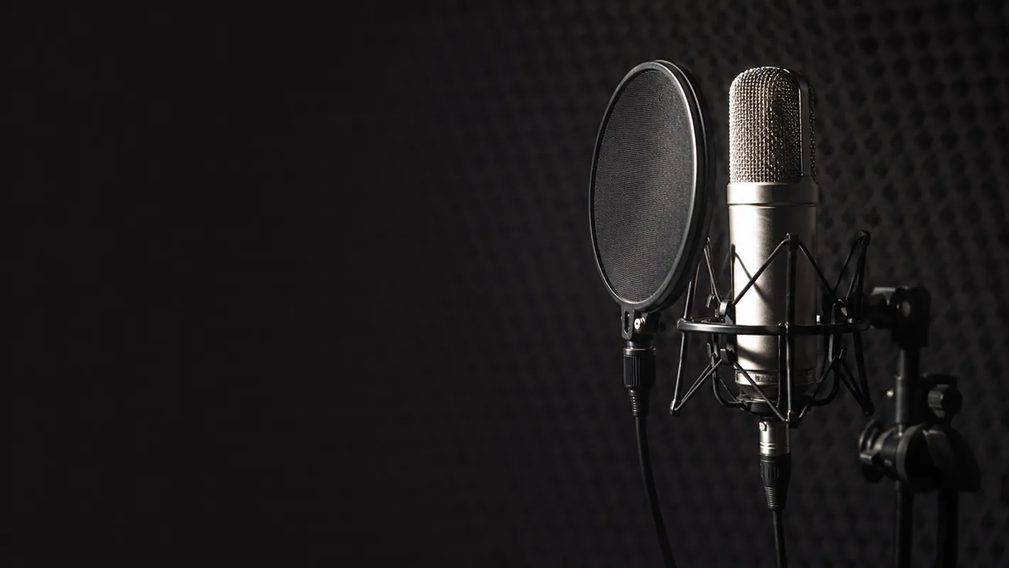 Микрофон в студии